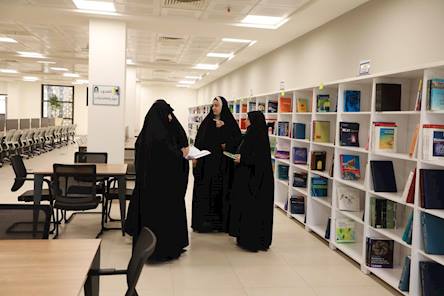 زيارة المكتبة المركزية في جامعة الزهراء (ع)